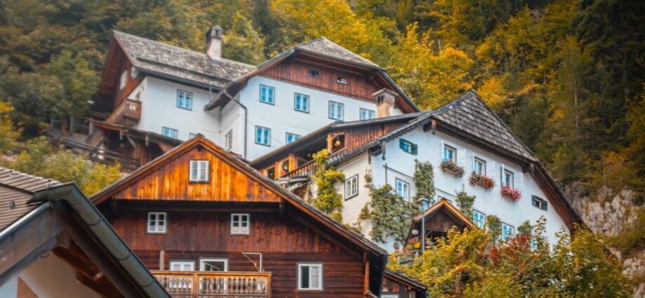 Traditional alpine houses in Austria representing foreign buyer property rules under the Grundverkehrsgesetz